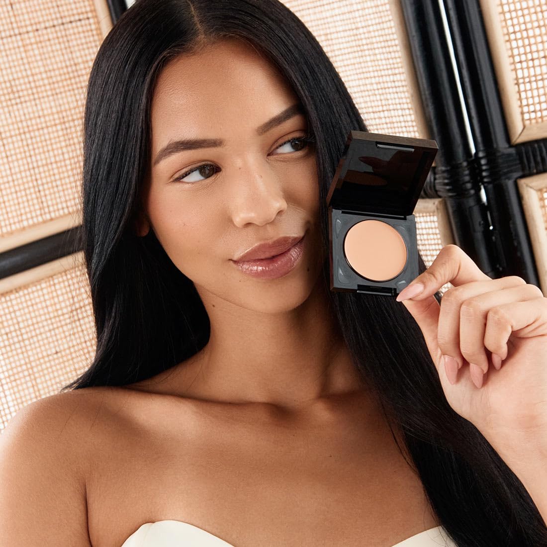 Instant Shine-Free Matte Powder Compact for All-Day Flawless Skin