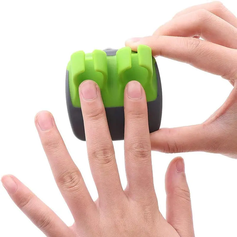 Finger-Grip Palm Vegetable Peelers — 4 Pieces — original product photo 5
